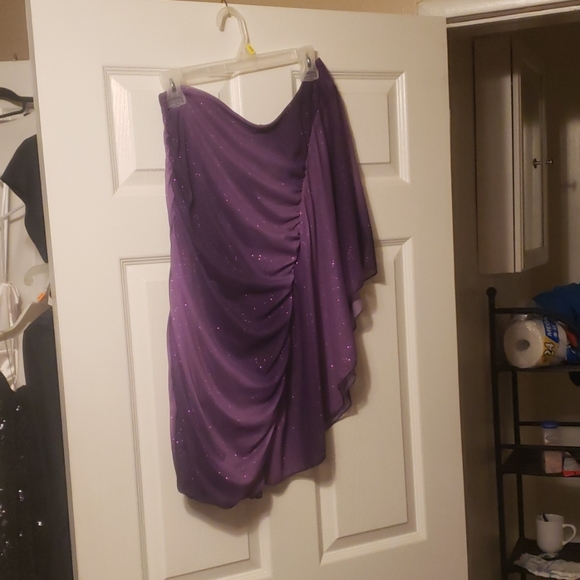 Dress - Picture 3 of 3